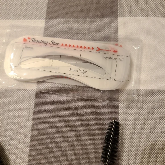 Perfect Brow Stencil Stamp Kit in BLACK - Picture 7 of 11